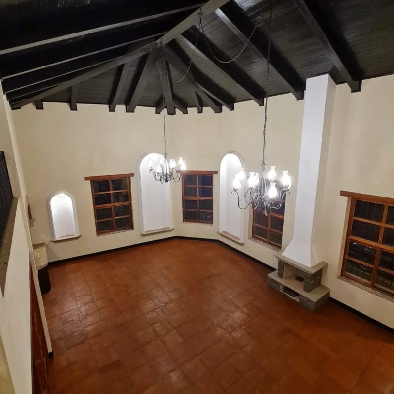 Bella Vista Jocotenango: Lujosa Casa de Esquina sobre Boulevard Principal — Casa en Venta en Antigua, Sacatepéquez — foto 12 de 17