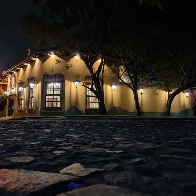Bella Vista Jocotenango: Lujosa Casa de Esquina sobre Boulevard Principal — Casa en Venta en Antigua, Sacatepéquez — foto 16 de 17
