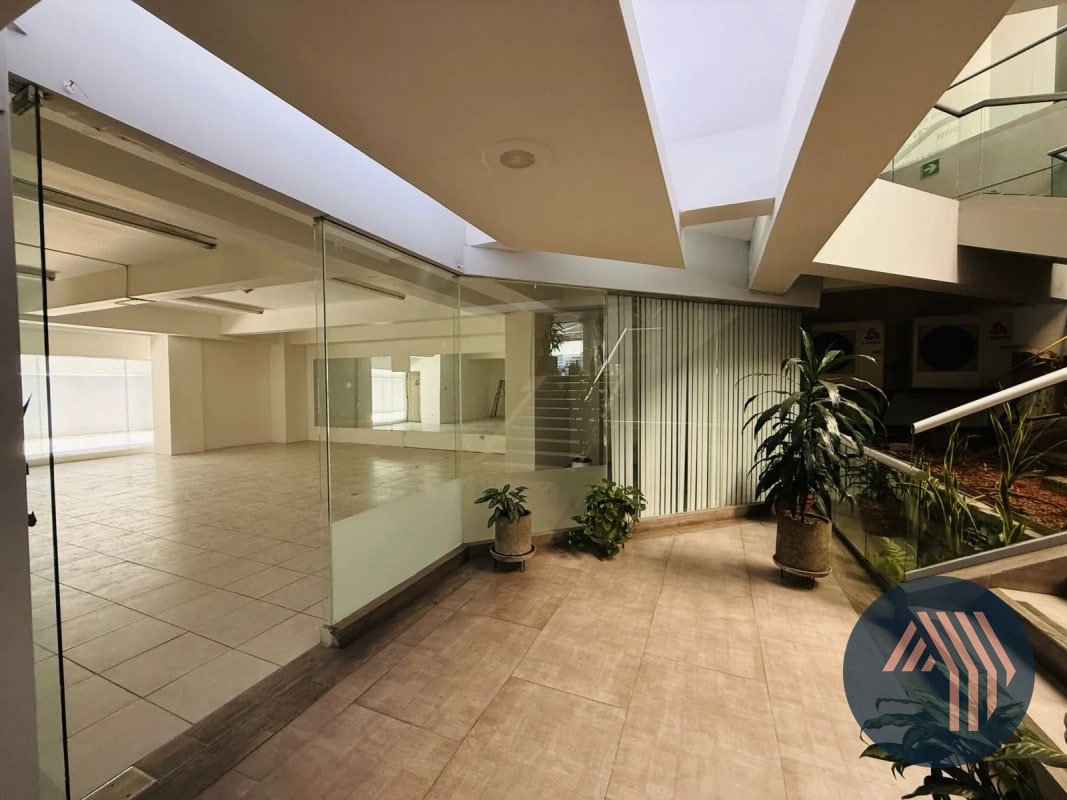 ALQUILER DE LOCAL COMERCIAL 111MT2 - MURANO CENTER, ZONA 10 - 5