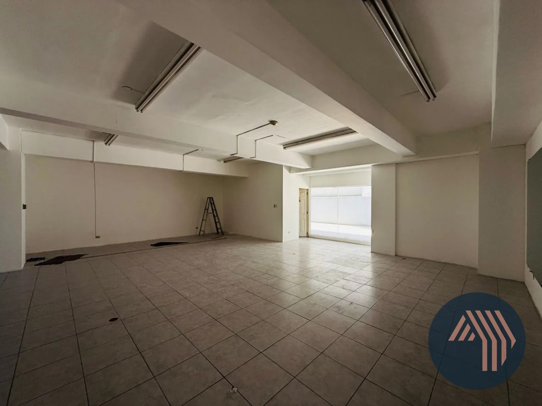 ALQUILER DE LOCAL COMERCIAL 111MT2 - MURANO CENTER, ZONA 10 - 2