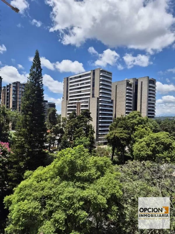 RENTO APARTAMENTO 2/DORMITORIOS. SANTA SOFIA 7a. Av. Z.10 — Apartamento en Alquiler en Santa Sofía 7AV, Zona 10, Guatemala, Ciudad — foto 11 de 15