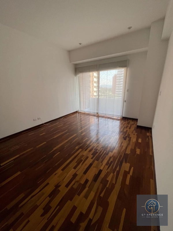Apartamento en renta en edificio Torre Quattro, zona 14 - 7