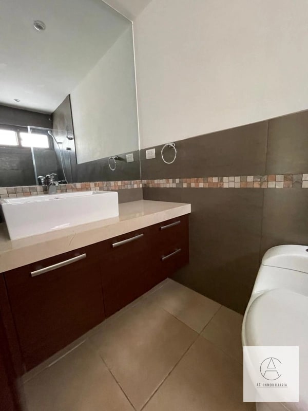 Linda casa con Jardín en venta - 11