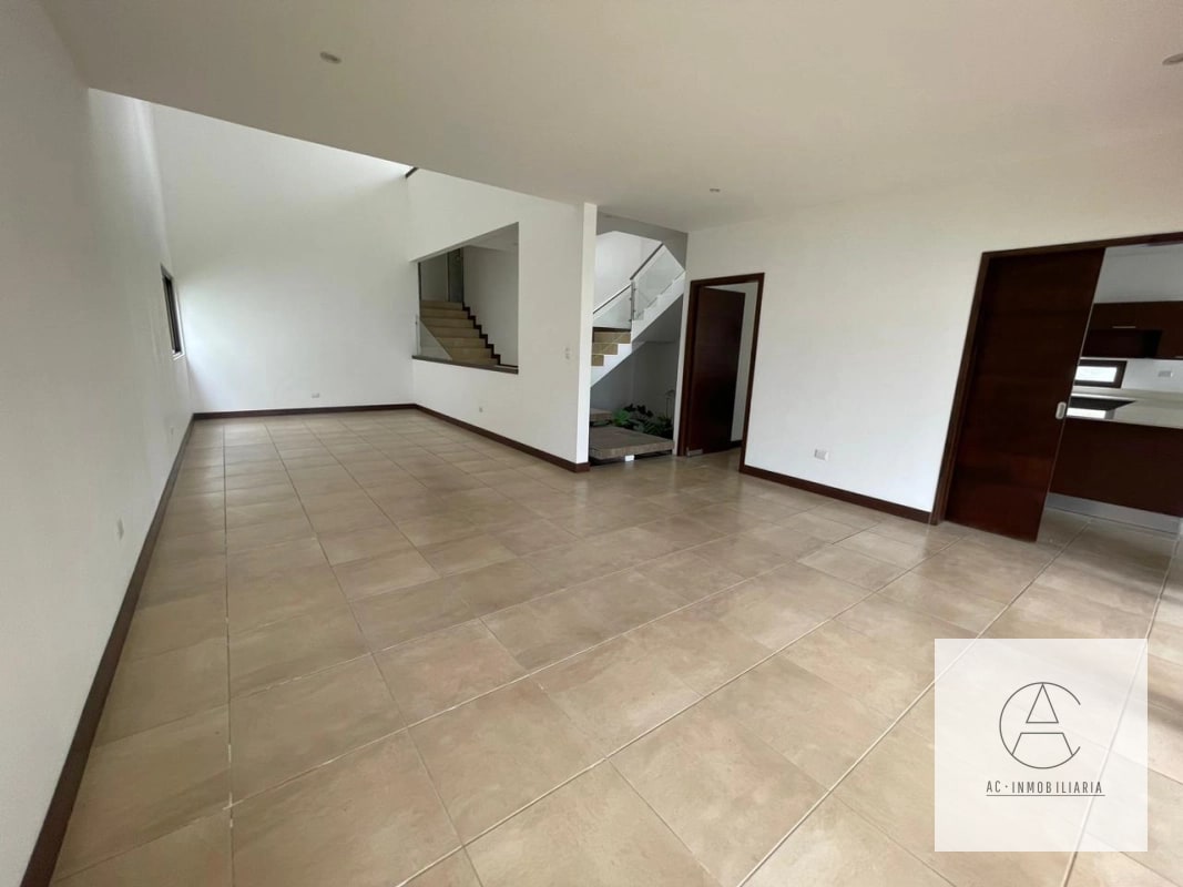 Linda casa con Jardín en venta - 9