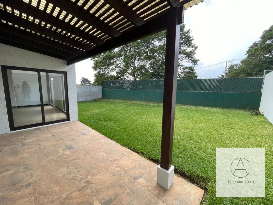 Linda casa con Jardín en venta - 8