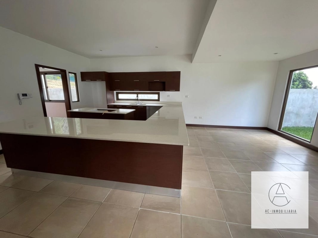 Linda casa con Jardín en venta - 7