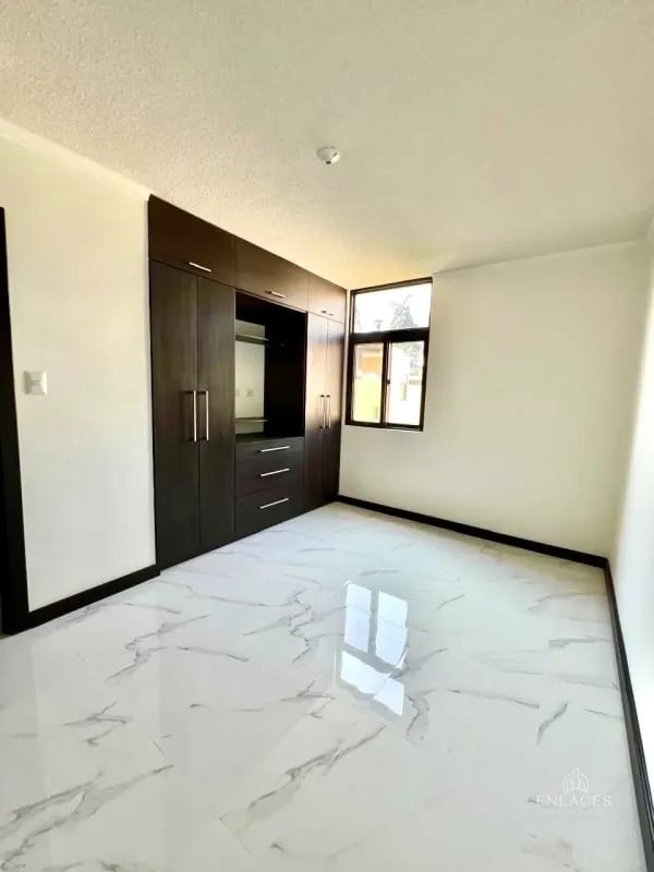Zona 7 de Mixco • Casa en venta • Condominio Quinta Los Encinos — Casa en Venta en Quinta Los Encinos, Zona 7 Mixco, Guatemala, Ciudad — foto 12 de 14