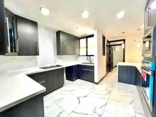 Zona 7 de Mixco • Casa en venta • Condominio Quinta Los Encinos — Casa en Venta en Quinta Los Encinos, Zona 7 Mixco, Guatemala, Ciudad — miniatura 2 de 14