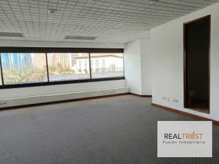 OFICINAS EN ALQUILER EN EL CORAZÓN DE ZONA 10 — Oficina en Alquiler en Zona 10, Guatemala, Ciudad — miniatura 1 de 8