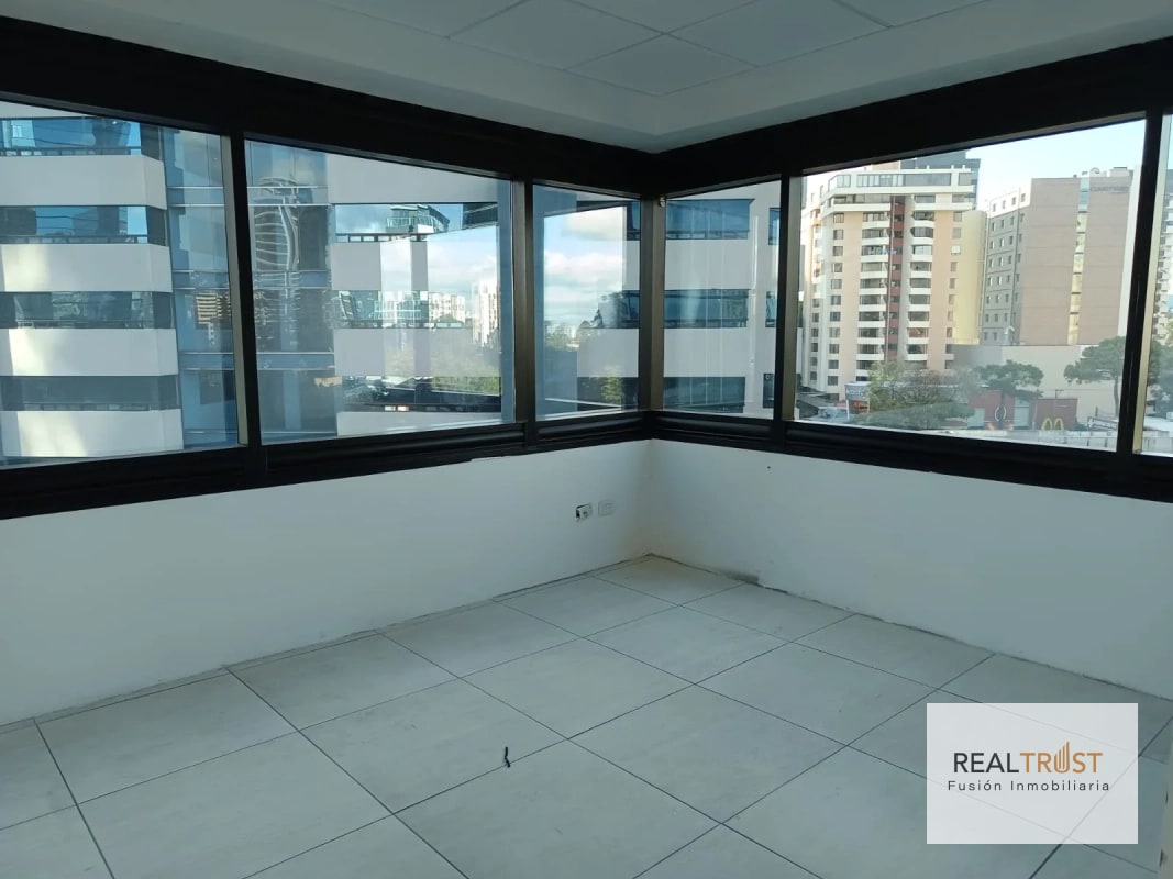 OFICINAS EN ALQUILER EN EL CORAZÓN DE ZONA 10 - 4
