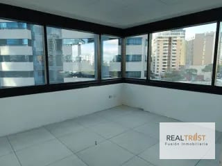 OFICINAS EN ALQUILER EN EL CORAZÓN DE ZONA 10 — Oficina en Alquiler en Zona 10, Guatemala, Ciudad — miniatura 5 de 8