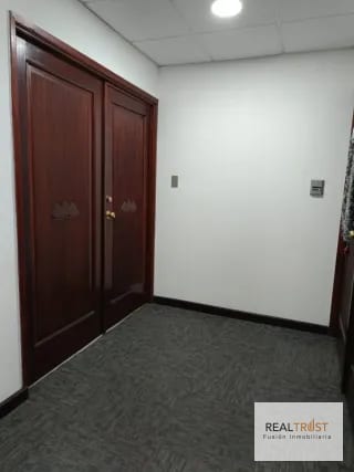 OFICINAS EN ALQUILER EN EL CORAZÓN DE ZONA 10 — Oficina en Alquiler en Zona 10, Guatemala, Ciudad — miniatura 6 de 8