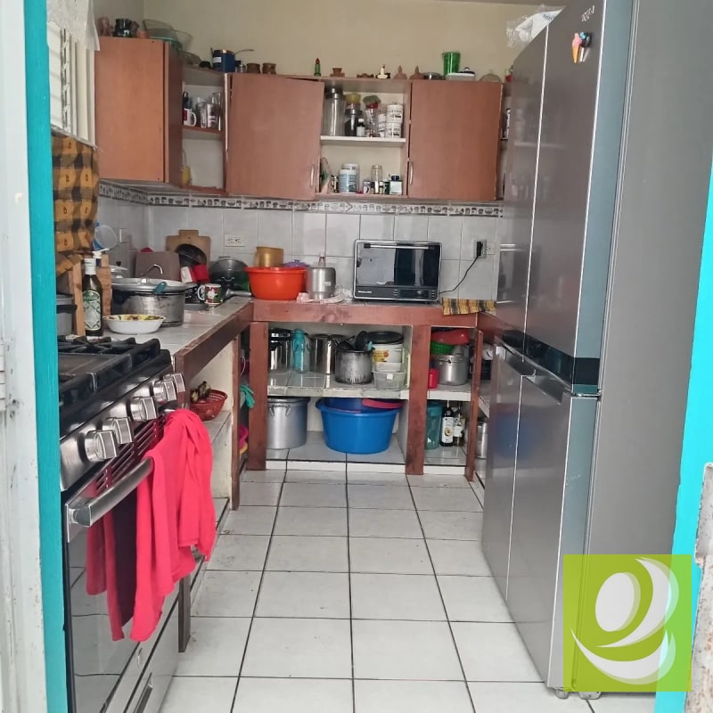 Vendo casa de 3 niveles en excelente ubicación, zona 5 - 1
