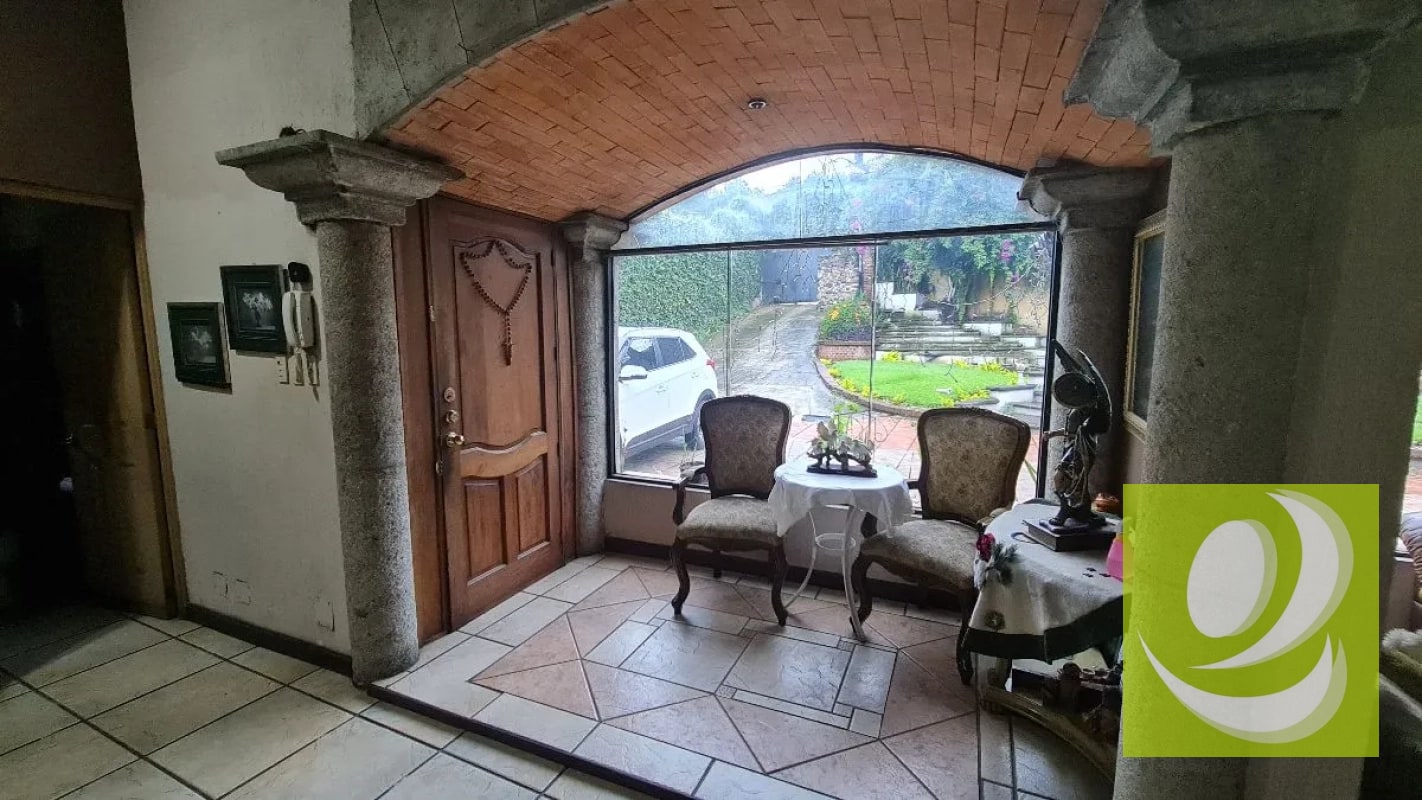 Vendo casa grande sobre Carretera Interamericana Mixco - 7