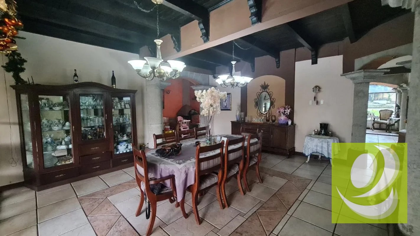 Vendo casa grande sobre Carretera Interamericana Mixco - 5