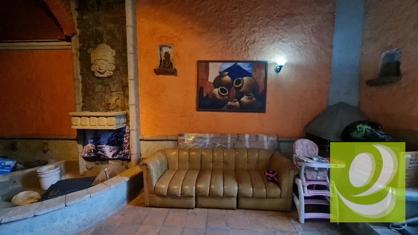 Vendo casa grande sobre Carretera Interamericana Mixco - 3