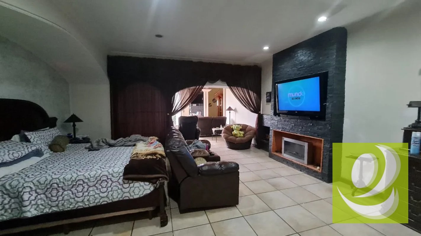 Vendo casa grande sobre Carretera Interamericana Mixco - 2