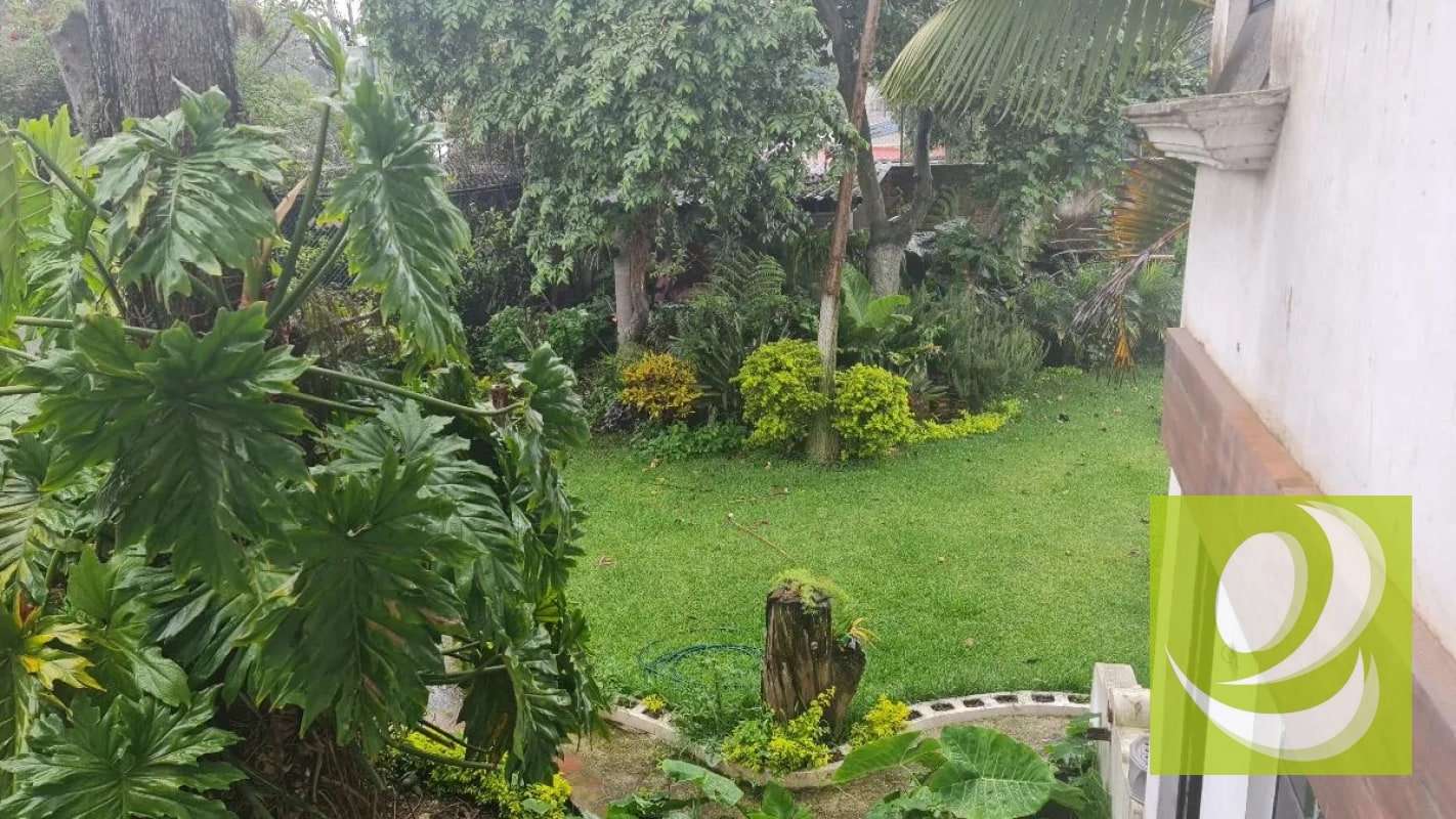 Vendo casa grande sobre Carretera Interamericana Mixco - 1