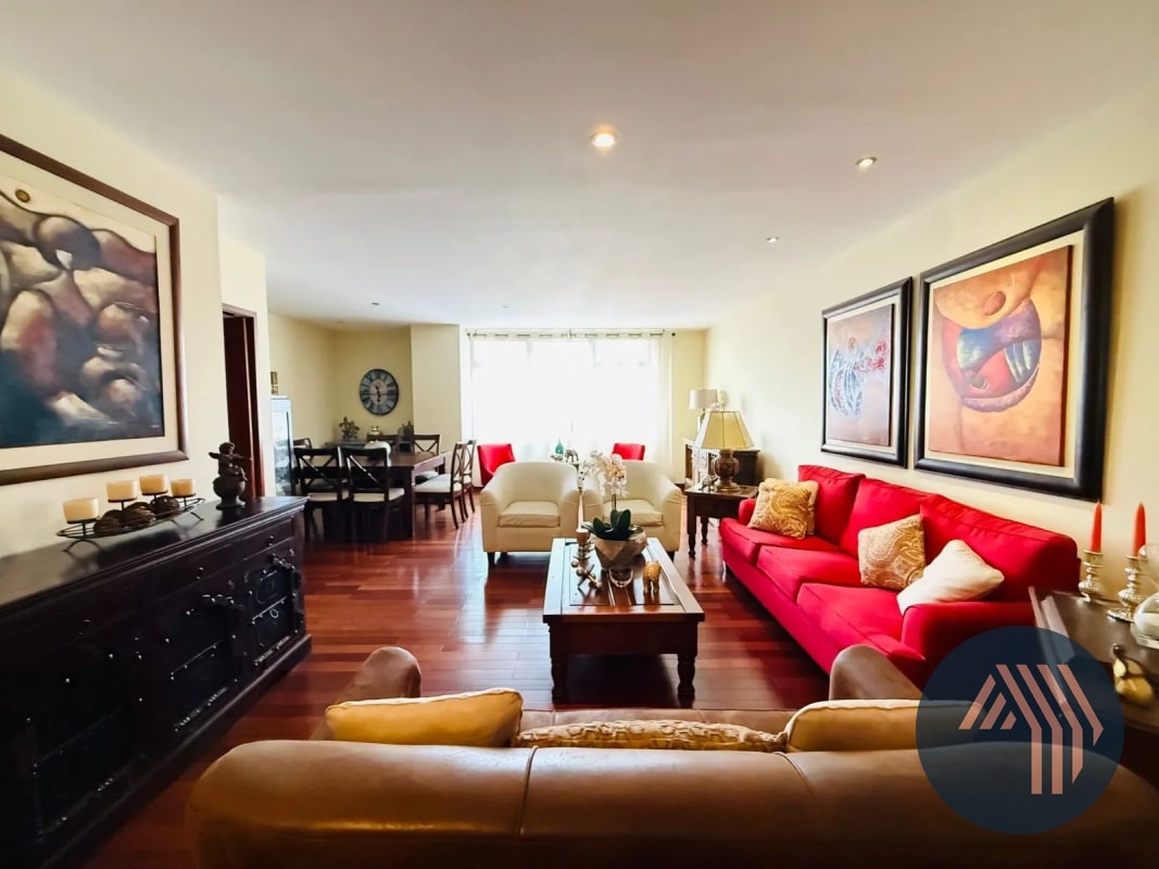 VENTA DE CÉNTRICO Y AMPLIO APARTAMENTO - BENEVENTO, ZONA 14 - 16