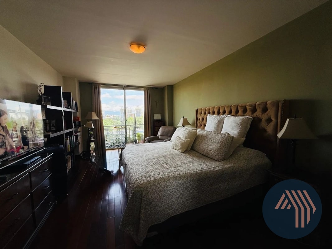 VENTA DE CÉNTRICO Y AMPLIO APARTAMENTO - BENEVENTO, ZONA 14 - 9