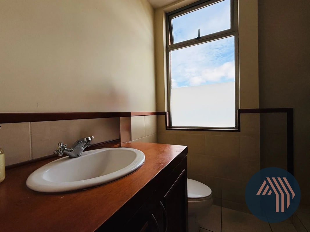 VENTA DE CÉNTRICO Y AMPLIO APARTAMENTO - BENEVENTO, ZONA 14 - 1