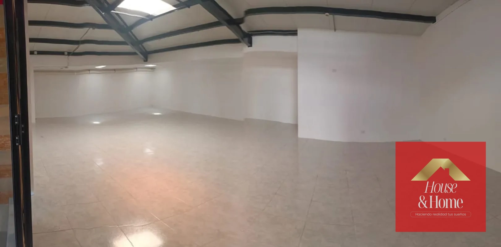 Local comercial en renta zona 10 / Plaza ubicada en la 12 calle - 2