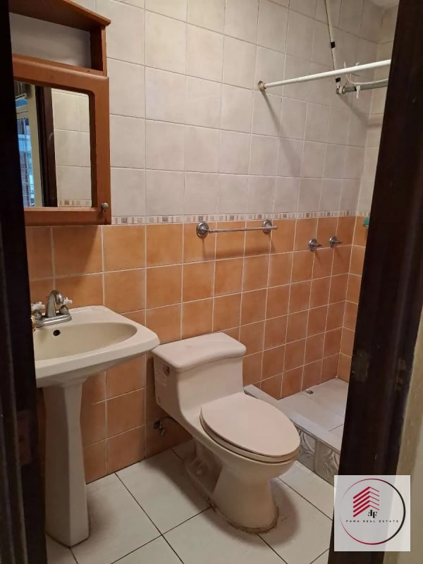 RENTA DE céntrico apartamento de una habitación en zona 10 a una cuadra de Oakland Mall diagonal 6 — Apartamento en Alquiler en Zona 10, Guatemala, Ciudad — foto 8 de 17