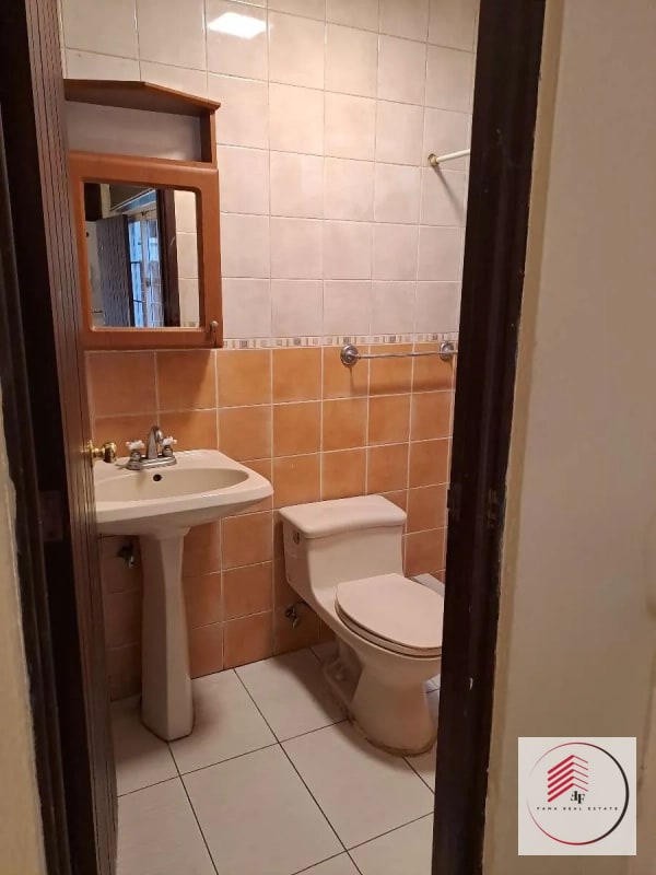RENTA DE céntrico apartamento de una habitación en zona 10 a una cuadra de Oakland Mall diagonal 6 — Apartamento en Alquiler en Zona 10, Guatemala, Ciudad — foto 7 de 17