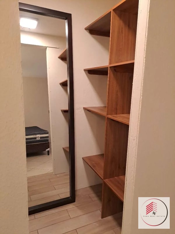 RENTA DE céntrico apartamento de una habitación en zona 10 a una cuadra de Oakland Mall diagonal 6 — Apartamento en Alquiler en Zona 10, Guatemala, Ciudad — foto 5 de 17