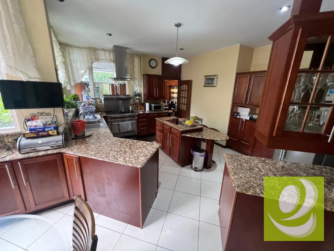 CASA EN VENTA CARRETERA SANTA ELENA BARILLAS - 3