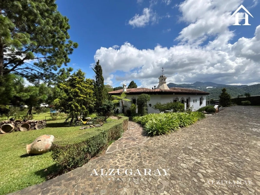 CASA DE DESCANSO AMUEBLADA - 320 MT2 / SAN LUCAS SACATEPÉQUEZ