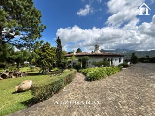 CASA DE DESCANSO AMUEBLADA - 320 MT2 / SAN LUCAS SACATEPÉQUEZ — Casa en Venta en San Lucas Sacatepéquez, Sacatepéquez — miniatura 1 de 10