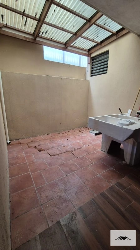 EN VENTA CASA PARA REMODELAR  KM 12.5  CAES SANTA ROSALIA — Casa en Venta en Santa Rosalia La Laguna, Carretera a El Salvador, Guatemala, Ciudad — foto 3 de 15