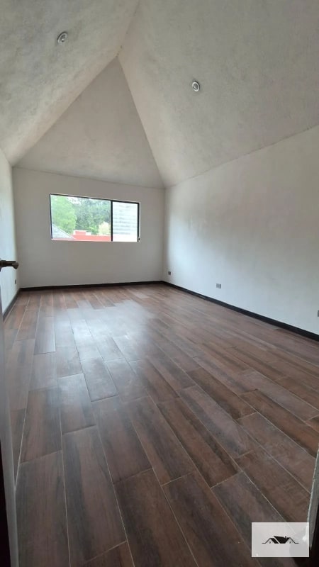 EN VENTA CASA PARA REMODELAR KM 12.5 CAES SANTA ROSALIA — Casa en Venta en Santa Rosalia La Laguna, Carretera a El Salvador, Guatemala, Ciudad — foto 8 de 15
