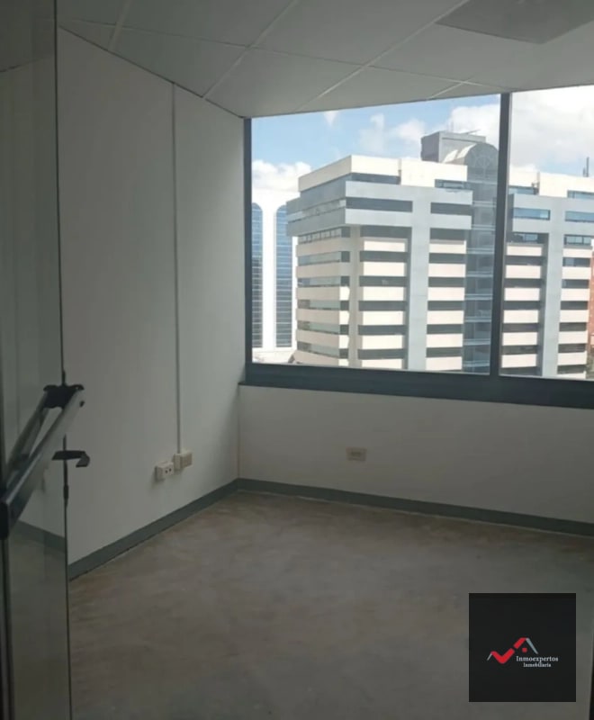 OFICINA EN RENTA ZONA 10 - 1