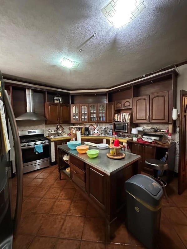 Casa en venta en zona 10 fuera de garita dentro de área residencial de 5 habitaciones — Casa en Venta en Zona 10, Guatemala, Ciudad — foto 2 de 16