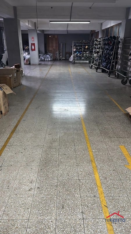 Bodegas edificio zona 7 (2 pisos disponibles) - 2