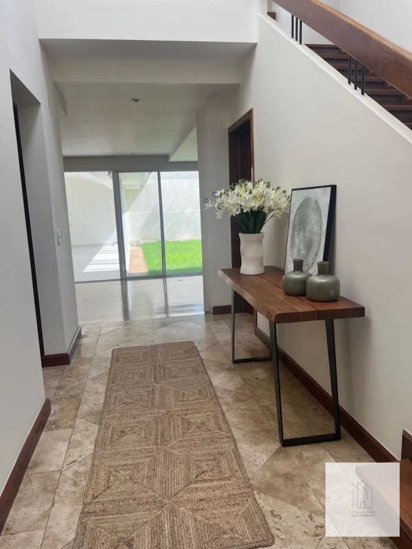 Linda Casa Portal del Bosque 1, CES en venta - 4