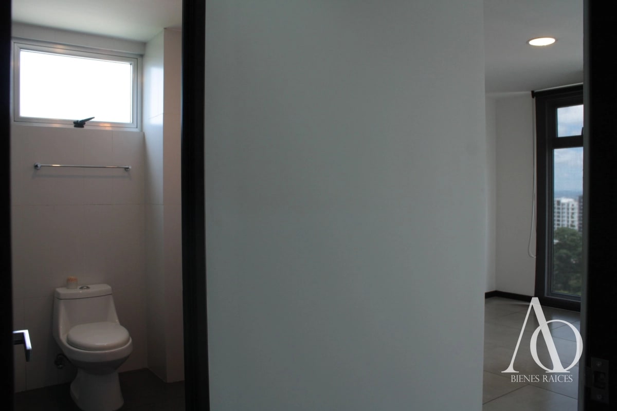 Apartamento en Alquiler / Venta Edificio Telia, zona 15 VH2 N9 / EN DIRECTO 2025 02 — Apartamento en Venta en Telia, Zona 15, Guatemala, Ciudad — foto 4 de 7