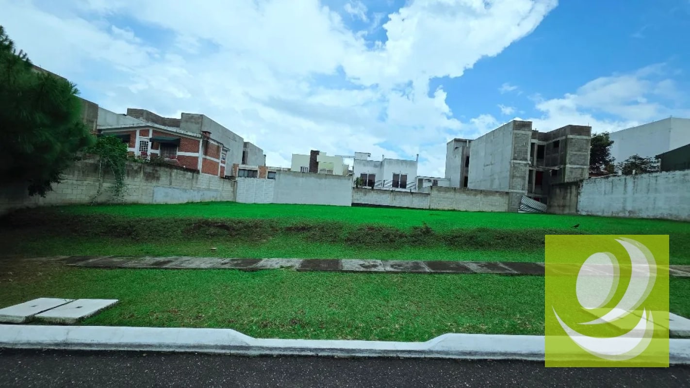 Terreno Grande en Venta en Hacienda Real Zona 16 - 3