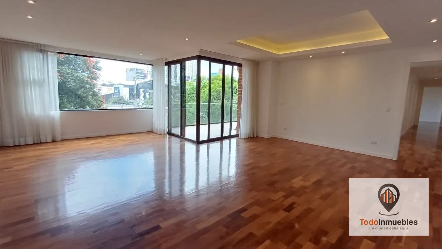 Apartamento en Renta en zona 10 Lucca - 1