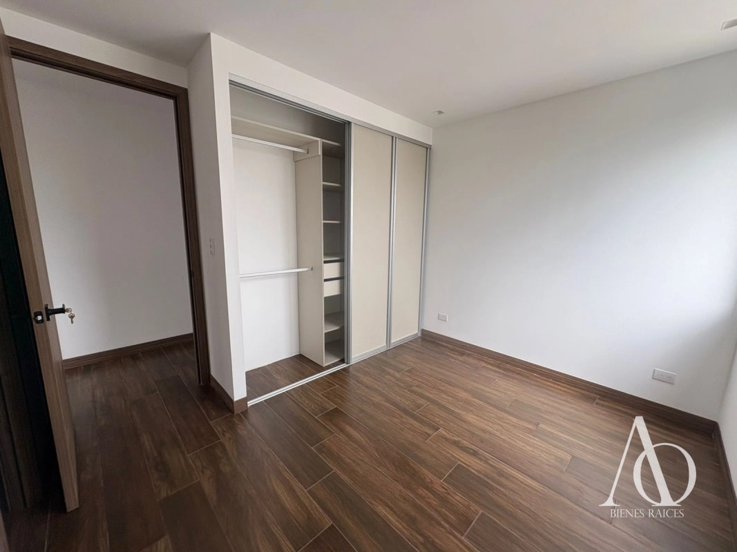 Apartamento en Alquiler / Venta Edificio Vila Quince, zona 15 VH2 N8 / EN DIRECTO 01 - 6