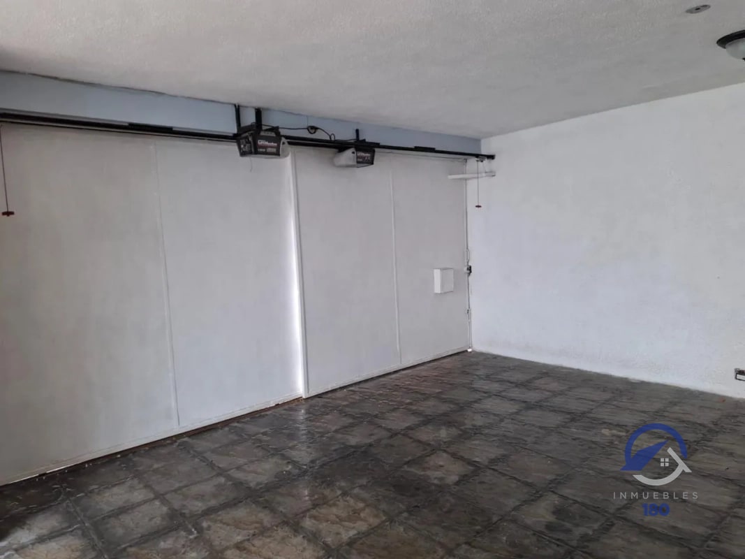 Casa en venta en Jardines de la Asunción, zona 5, Ciudad de Guatemala - 1