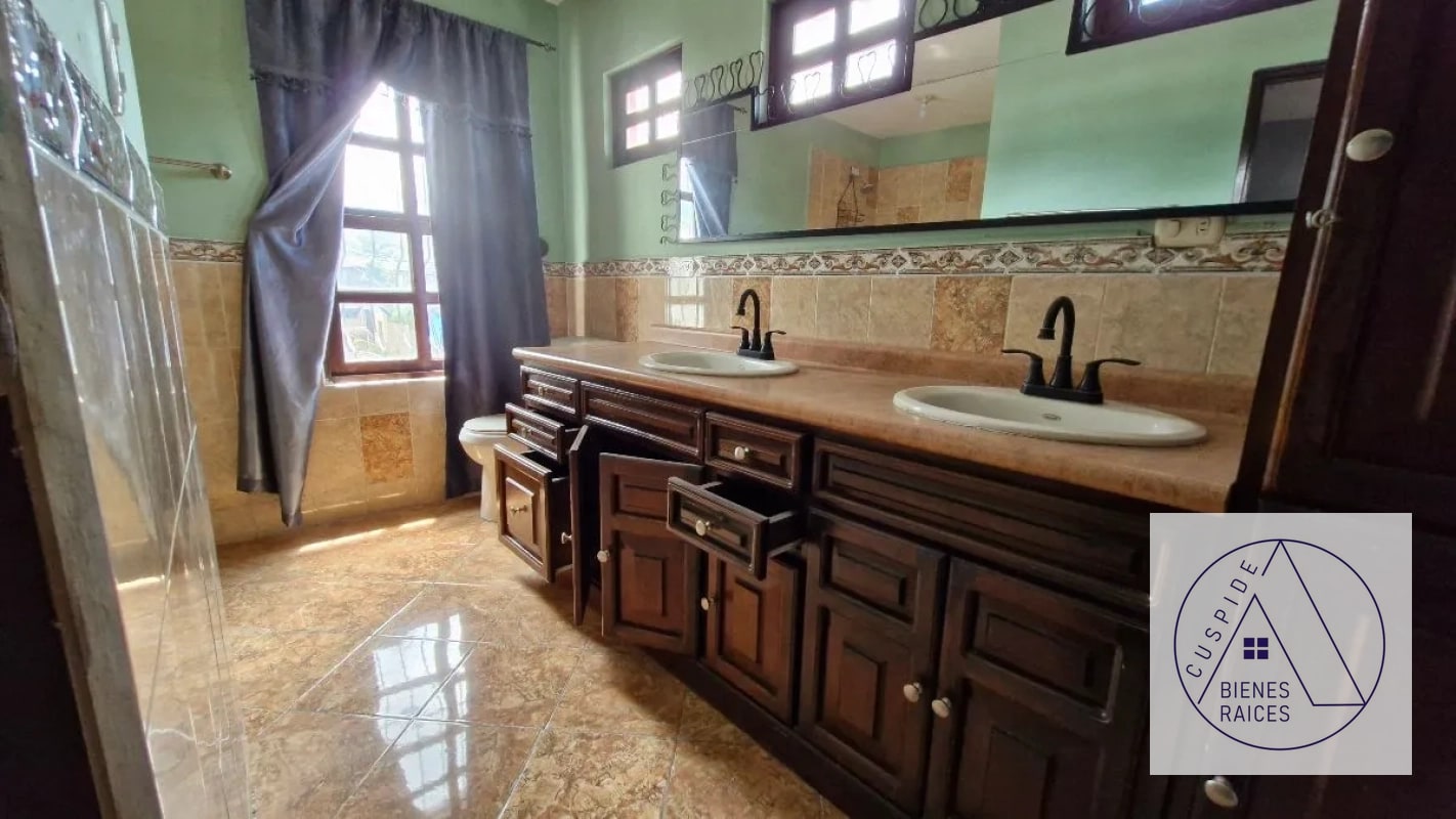 Antigua Guatemala San Bartolome Becerra se vende Casa fuera de condominio. - 5