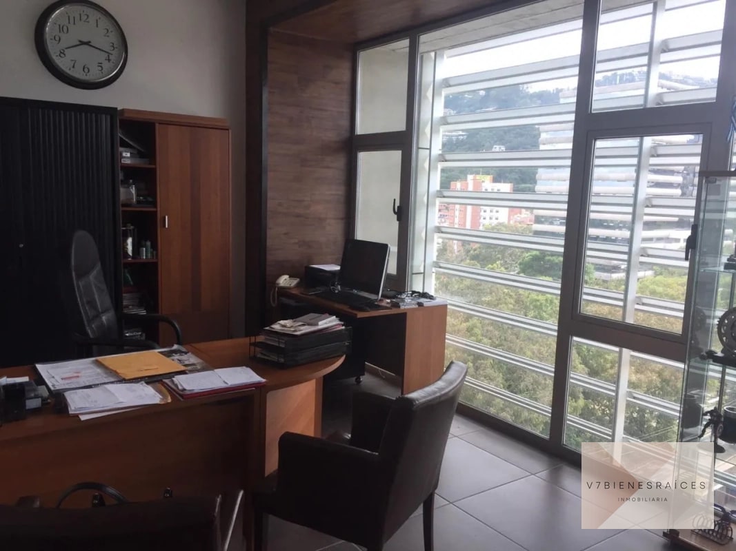 OFICINA EN VENTA ZONA 15 - 7