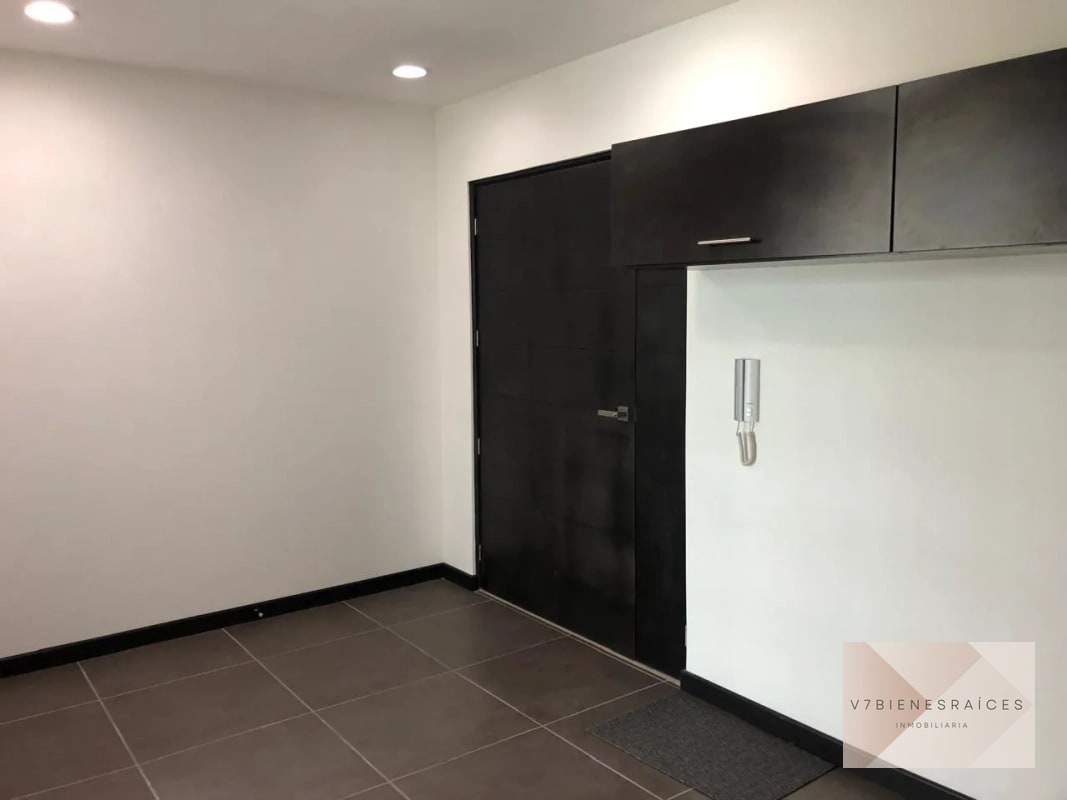 OFICINA EN VENTA ZONA 15 - 6