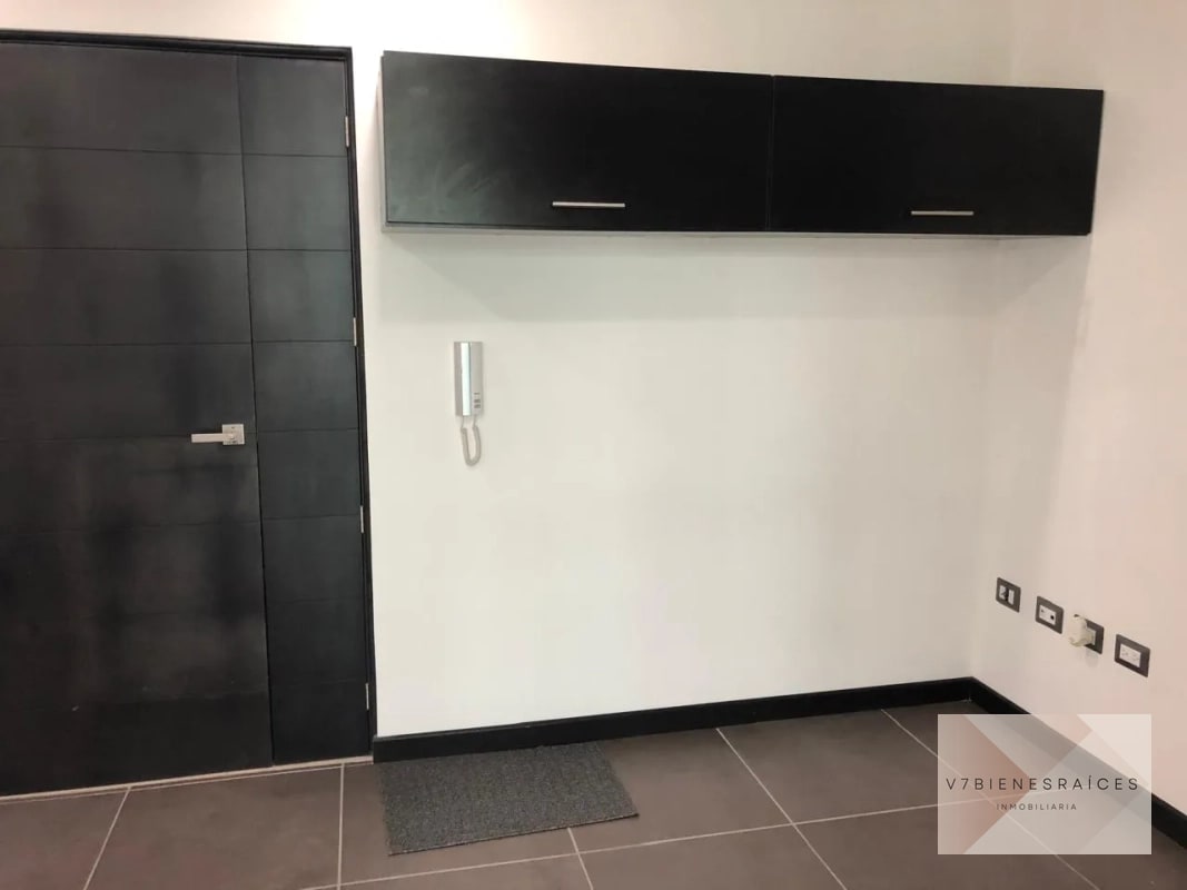 OFICINA EN VENTA ZONA 15 - 5