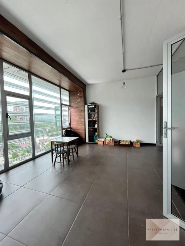 OFICINA EN VENTA ZONA 15 - 4