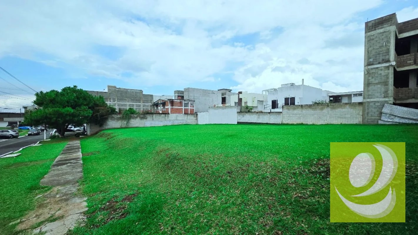 Vendo terreno grande en zona 16 Hacienda Real - 2