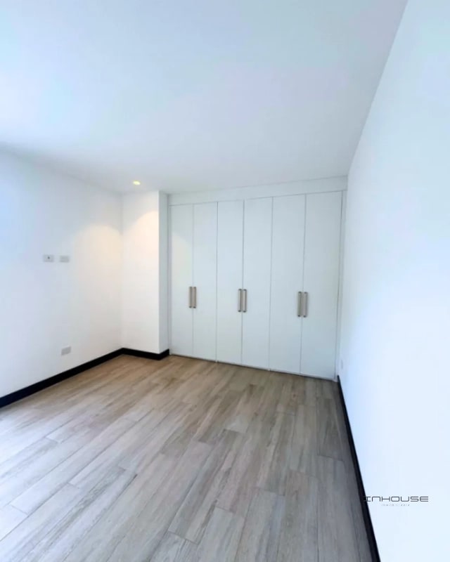 APARTAMENTO EN RENTA ZONA 13 IRIDIA CON AMPLIA TERRAZA - 1